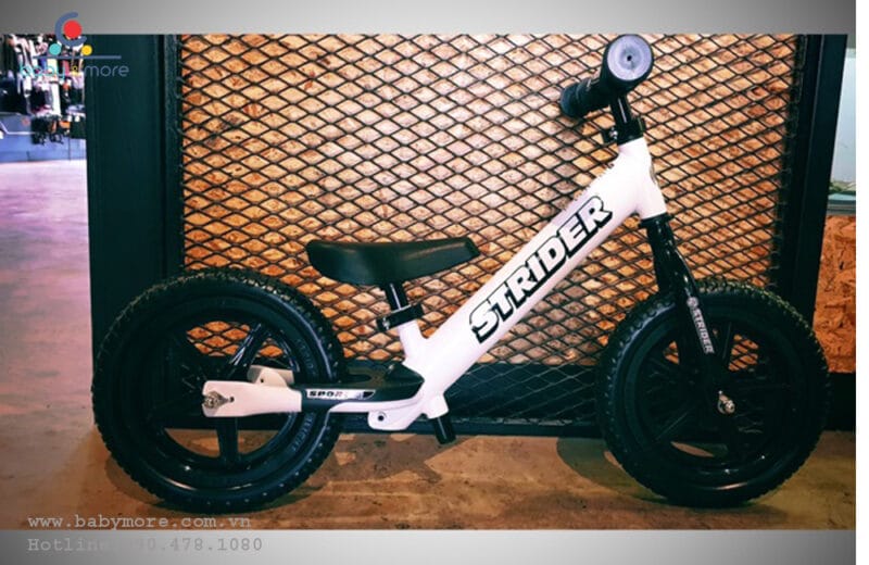 Xe thăng bằng Strider Sport tặng bộ bảo vệ tay chân,chuông xe (Nhập khẩu từ Mỹ)