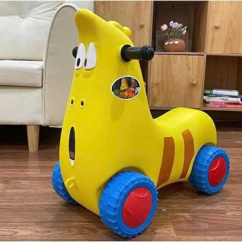 Xe chòi chân sâu Larva ngộ nghĩnh