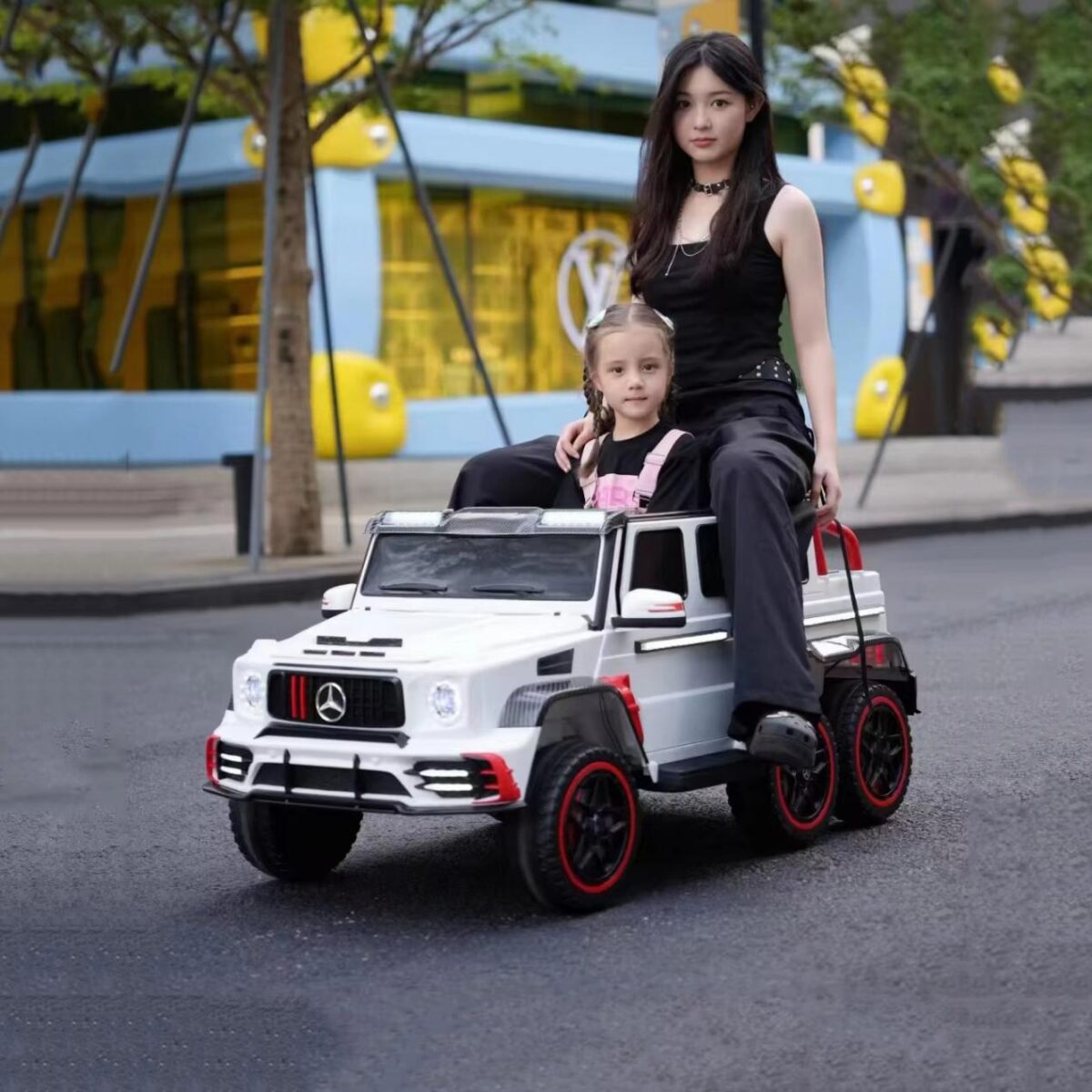 Ô tô điện trẻ em G63 bánh cao su ghế da 6 động cơ SMT778(tải 100kg)